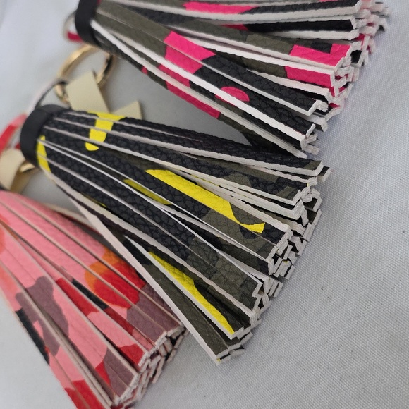 Chunky Tassel Camouflage Faux Leather Keyholder Purse Charm - Picture 7 of 7